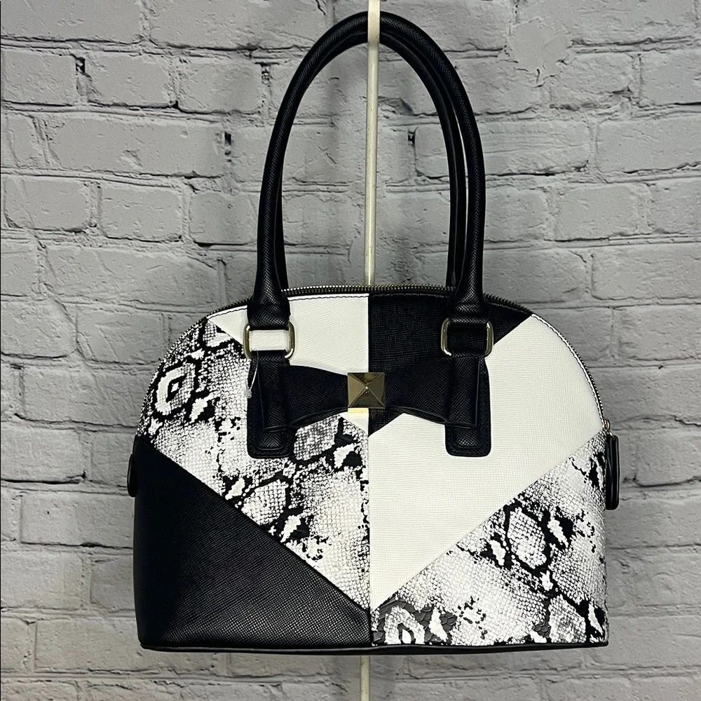 * Black and White Snakeskin Pattern Handbag
